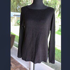 AMISU Black round neck sweater size M, relaxed fit and comfy